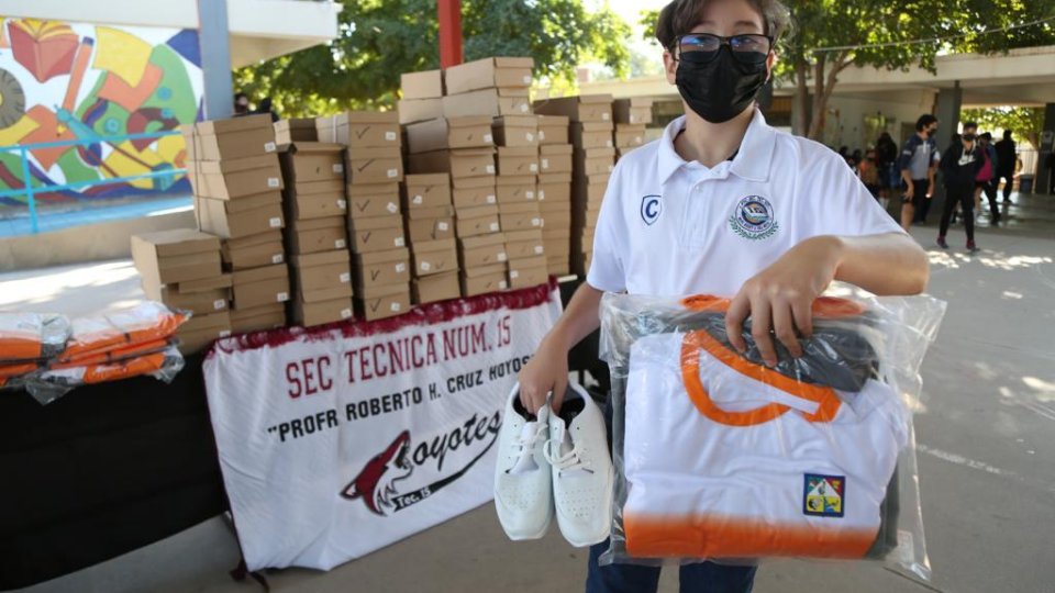 La totalidad del alumnado de educación básica recibirá su uniforme escolar deportivo: SEC