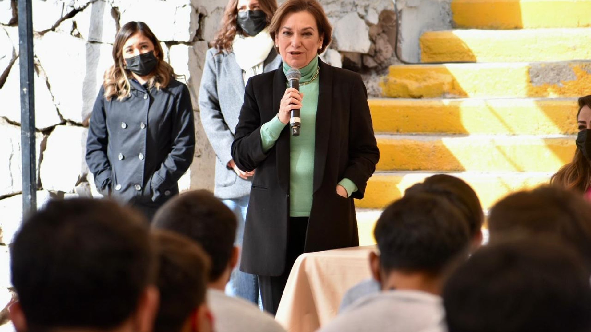 Jóvenes del Itama reciben donación de prendas de invierno