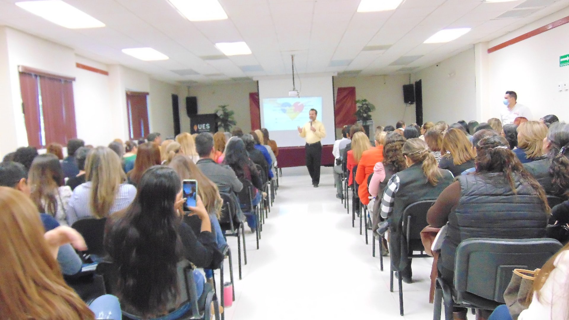 Aprenden docentes a utilizar guía para atender a estudiantes con autismo: SEC