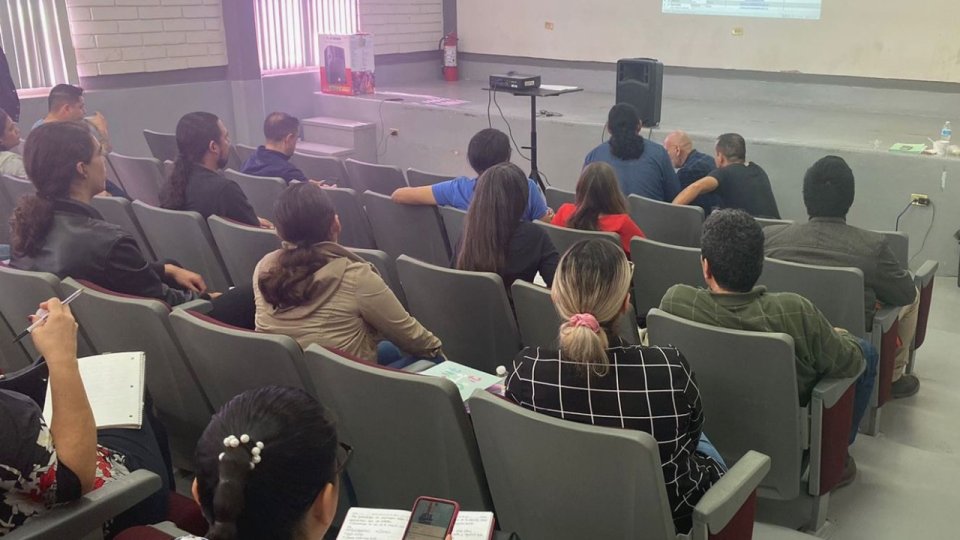 Brinda SEC taller de música para uso como herramienta educativa