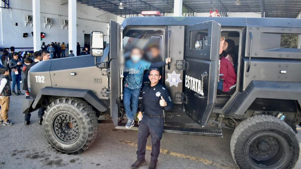 Conviven policías estatales con sus hijos en posada navideña