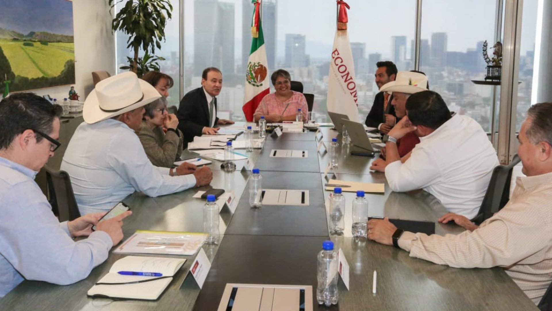 Gobernador Alfonso Durazo y secretaria de Economía Raquel Buenrostro encabezan mesa de trabajo con productores sonorenses