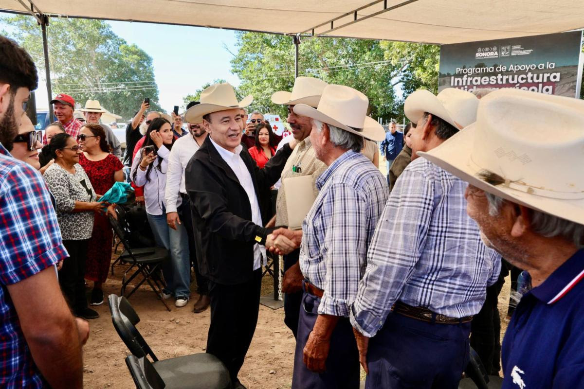 En San Ignacio Río Muerto, el gobernador Durazo Montaño benefició a productores con el programa de Apoyo a la Infraestructura Hidroagrícola, que cuenta con el respaldo absoluto de la presidenta Claudia Sheinbaum pardo, a quien agradeció el impulso a proyectos que fortalecen a las comunidades.