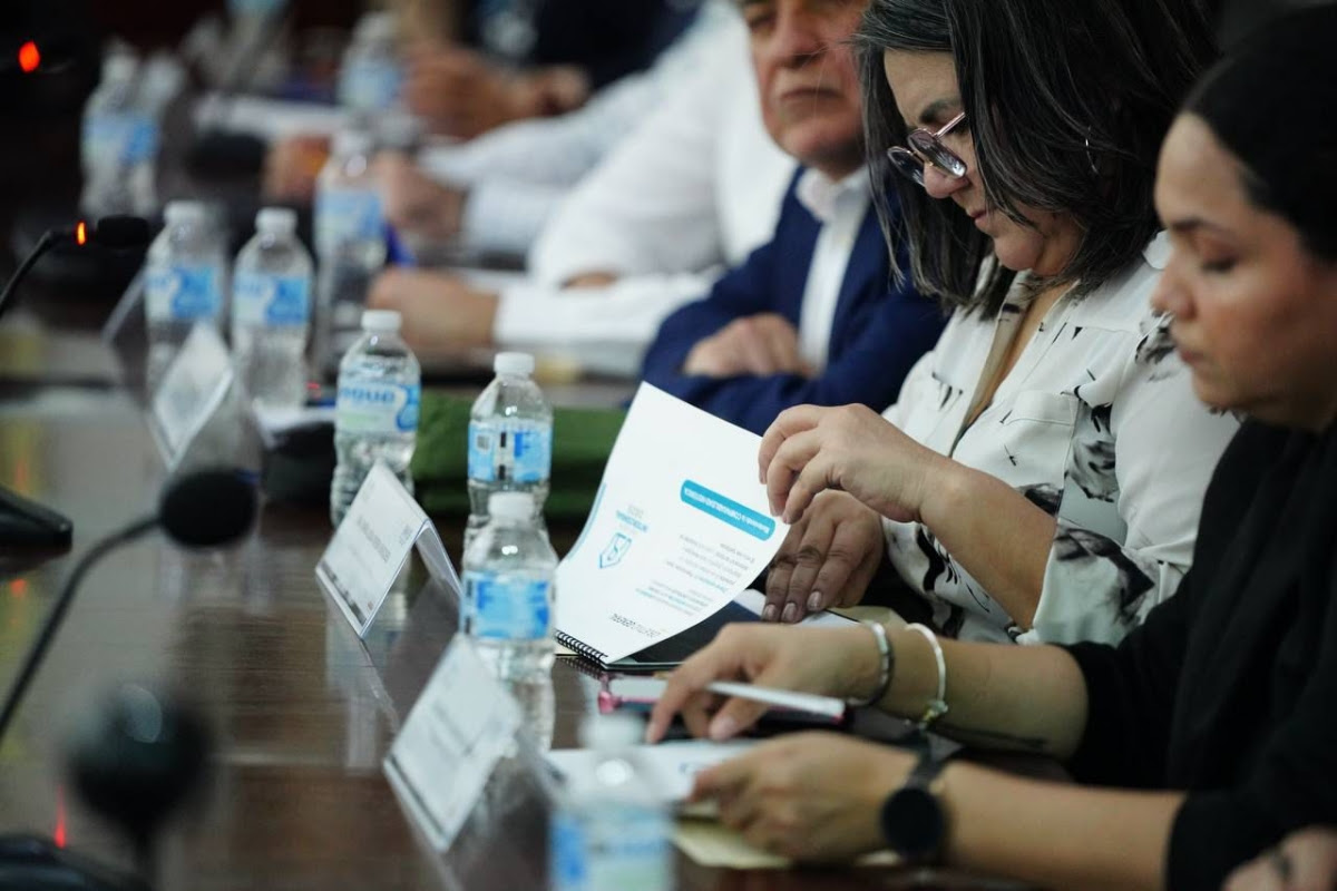 La primera herramienta en su tipo en México, que permitirá basar las decisiones de los gobiernos en estadísticas confiables y transparentes, lanzó el gobernador Alfonso Durazo a través del Sistema Estatal de Indicadores de Desarrollo Económico y Competitividad.