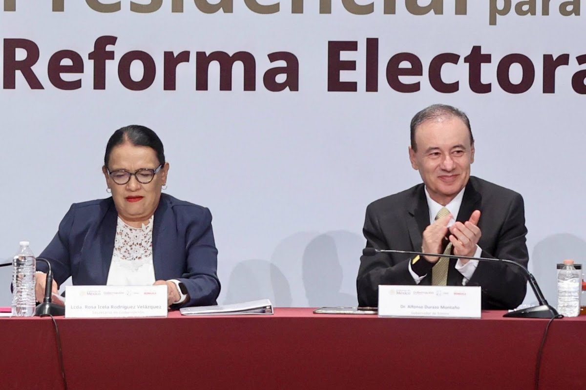 El mandatario estatal destacó que Sonora jugará un papel fundamental para la creación de la propuesta de Reforma Electoral que será presentada a la presidenta Claudia Sheinbaum, a través de consultas públicas con diversos sectores sociales, que dieron inicio en el estado con audiencias ciudadanas.