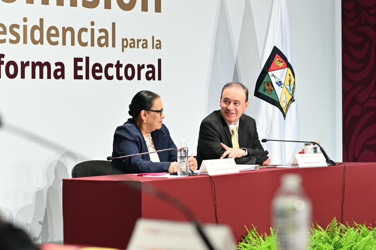 El mandatario estatal destacó que Sonora jugará un papel fundamental para la creación de la propuesta de Reforma Electoral que será presentada a la presidenta Claudia Sheinbaum, a través de consultas públicas con diversos sectores sociales, que dieron inicio en el estado con audiencias ciudadanas.