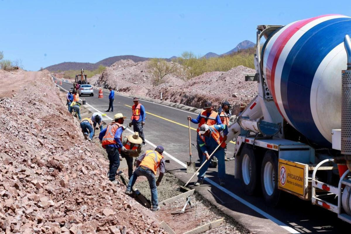 El gobernador Alfonso Durazo anunció que este 2026 continuará la modernización integral de la carretera Guaymas–Chihuahua con una inversión de 4 mil millones de pesos, fortaleciendo la conectividad, el comercio y el desarrollo económico regional en el noroeste del país.