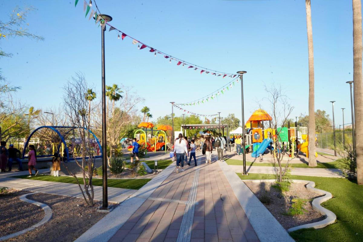 Para celebrar el primer año de rescate del Bosque Urbano La Sauceda, el mandatario estatal recorrió la trotapista, el pabellón kinético, y el estanque para lanchitas.