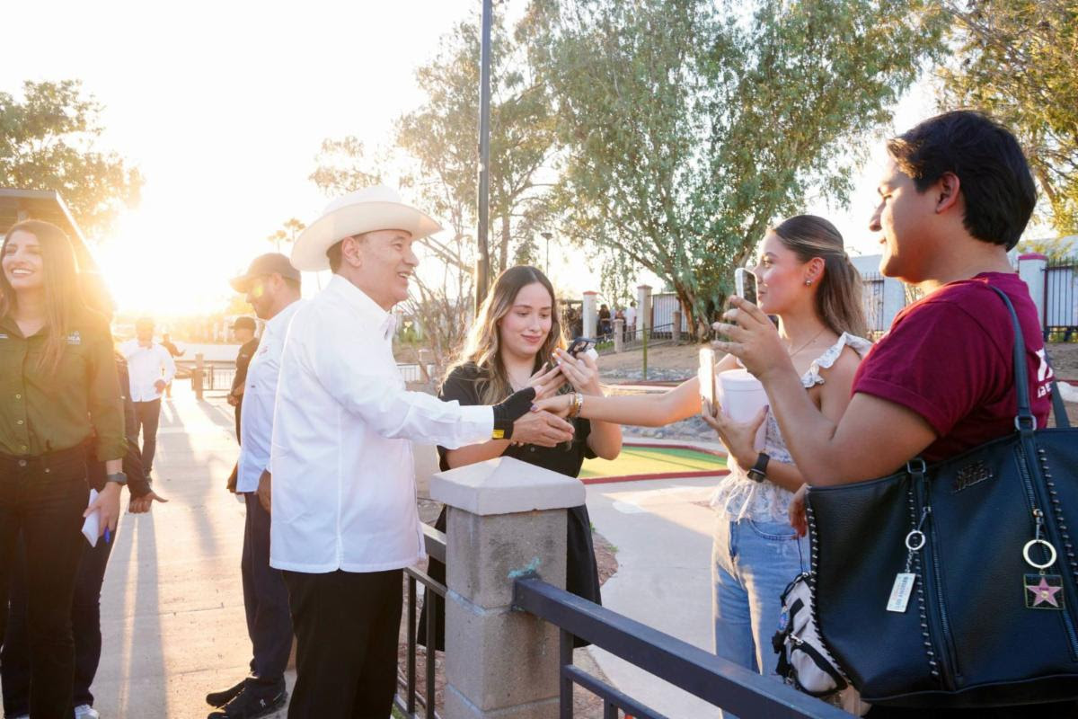 Para celebrar el primer año de rescate del Bosque Urbano La Sauceda, el mandatario estatal recorrió la trotapista, el pabellón kinético, y el estanque para lanchitas.