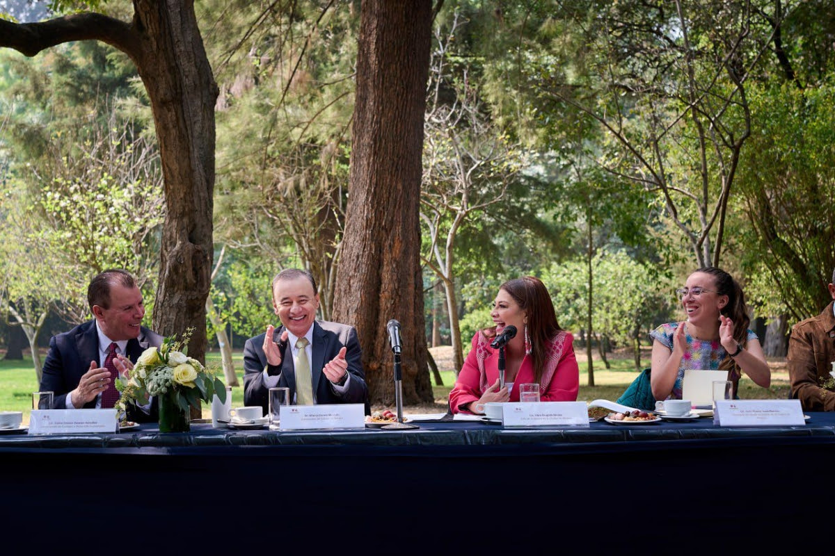 El gobernador Alfonso Durazo Montaño encabezó la firma de un convenio de colaboración con el Bosque de Chapultepec para fortalecer el desarrollo, gestión ambiental y operación del Bosque Urbano La Sauceda mediante intercambio de conocimiento, asesoría técnica y buenas prácticas.