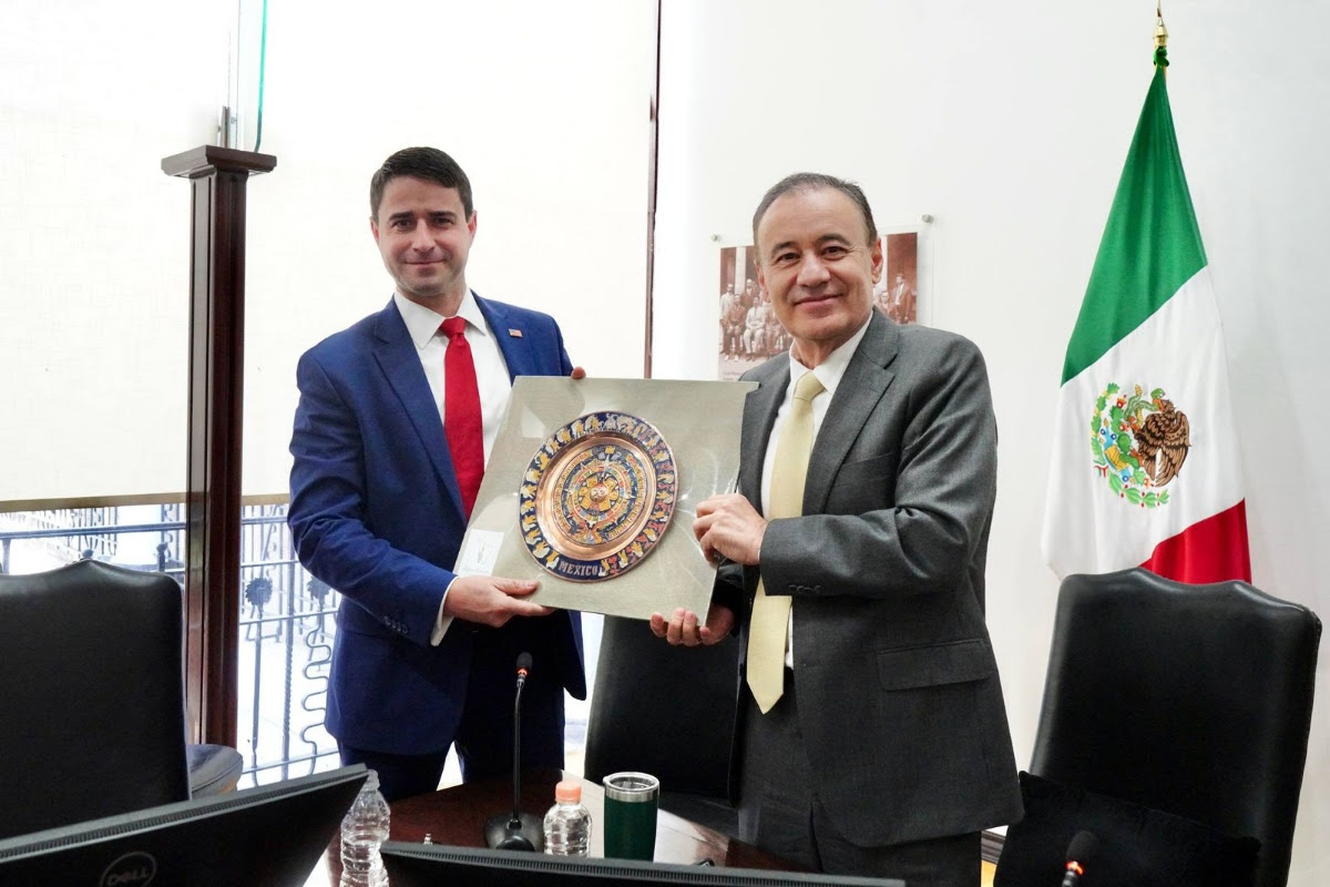 Con la expansión del Puerto de Guaymas y la alianza con el Departamento de Energía de Estados Unidos, el mandatario estatal consolida a Sonora como pilar del nuevo corredor comercial y energético México-EE.UU.