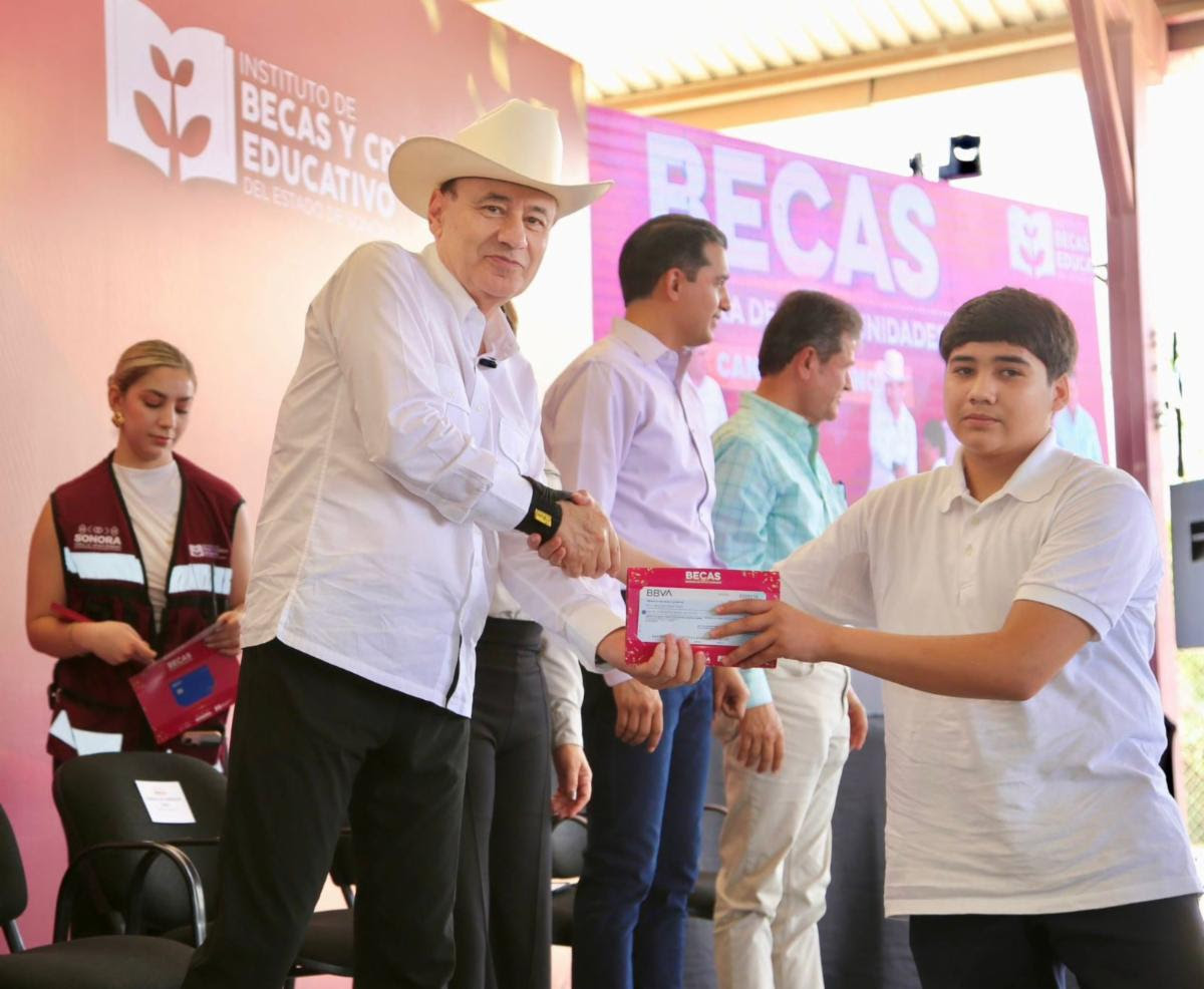 Para 2026, la inversión en becas alcanzará los mil millones de pesos.