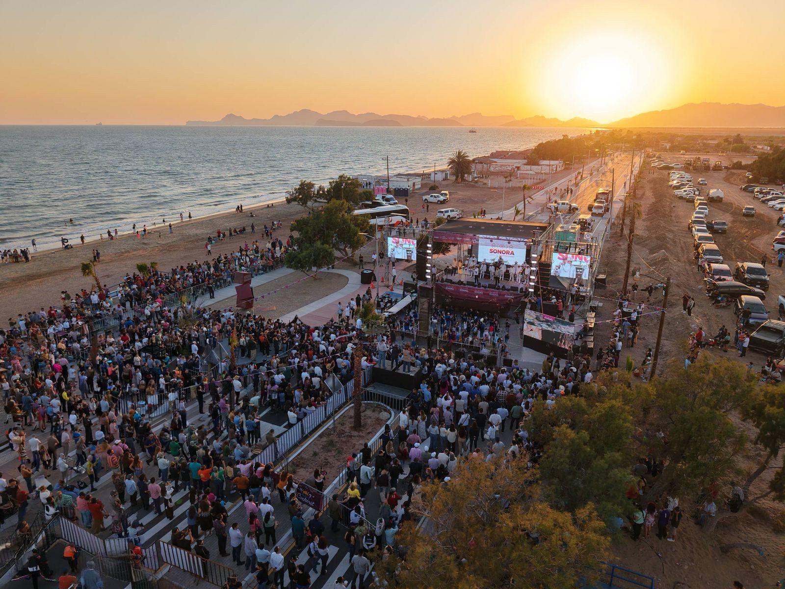 - El mandatario estatal informó que el inicio de los trabajos de la segunda etapa del malecón está programado para mayo de 2026, como parte de una visión integral para consolidar a Playa El Cochórit como un destino atractivo, accesible y competitivo en la región.